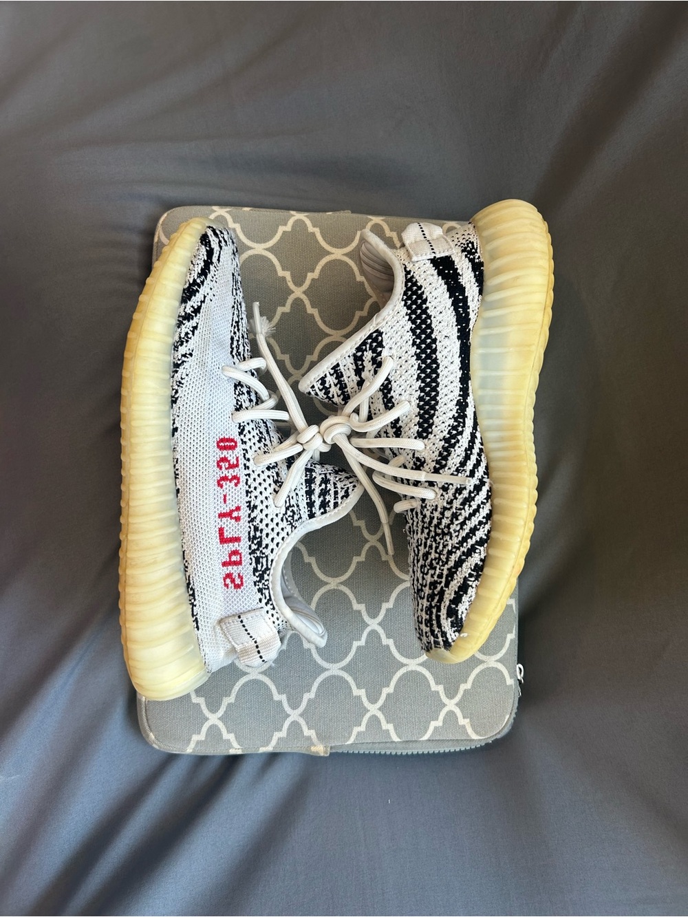Adidas / Yeezy Boost 350 V2 'Zebra' 2022/2023 - Picture 4 of 8
